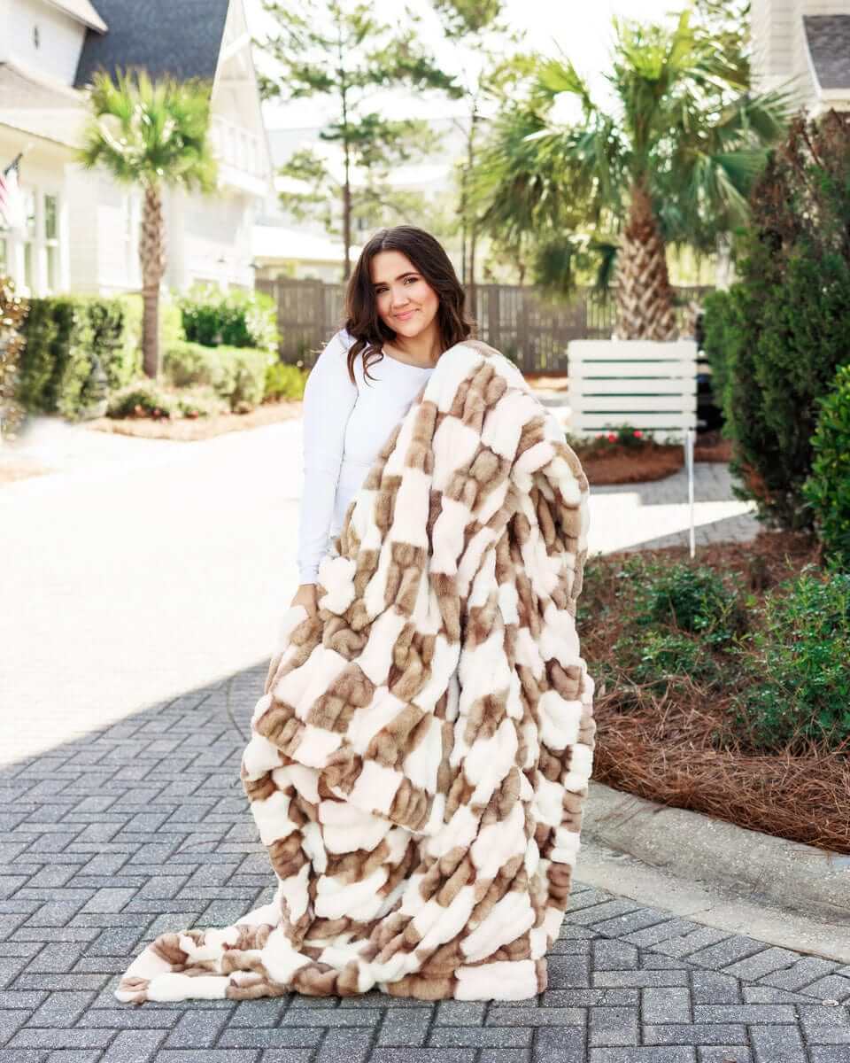 Hugs Check Hunter Brown Blanket - Image 3