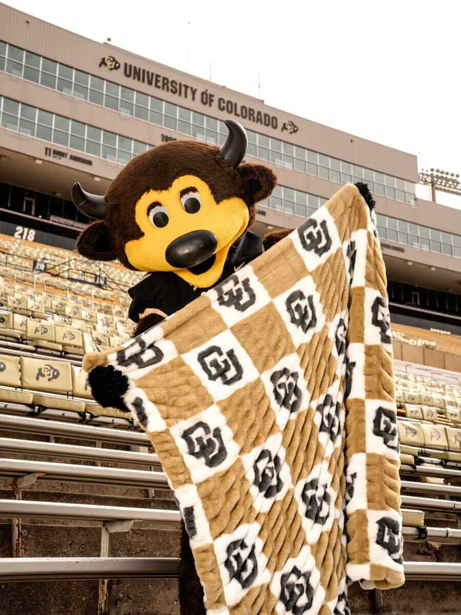 Colorado Buffaloes Blanket - Hugs - Image 3