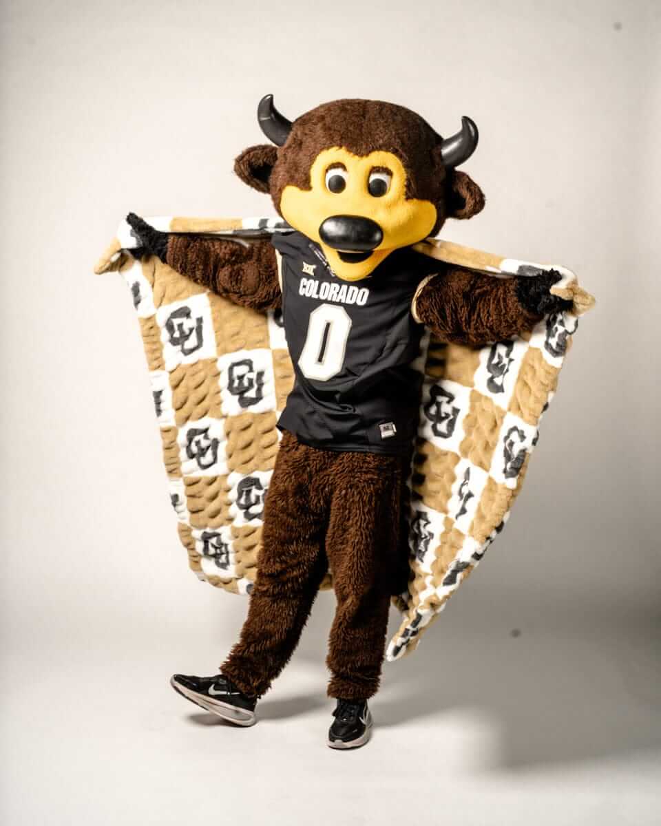 Colorado Buffaloes Blanket - Hugs - Image 4