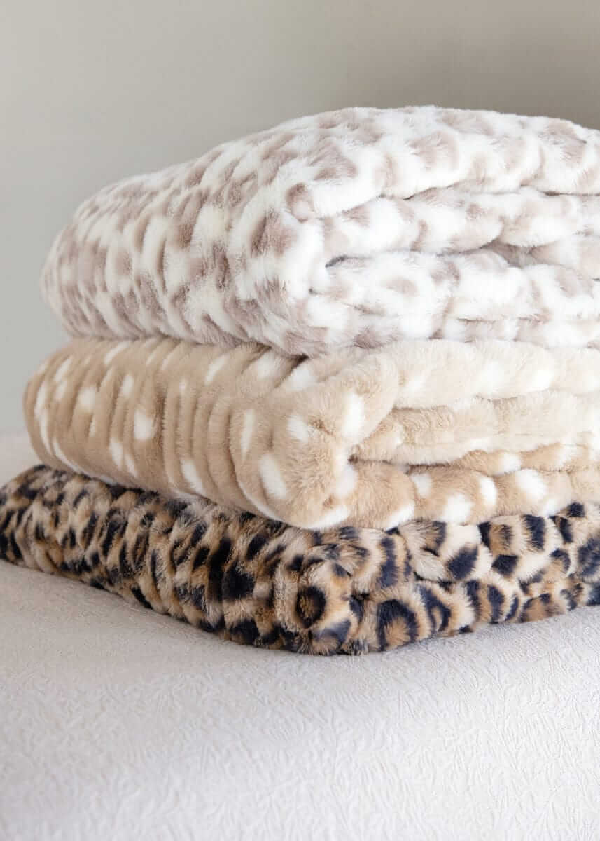 Hugs Golden Leopard Blanket - Image 5