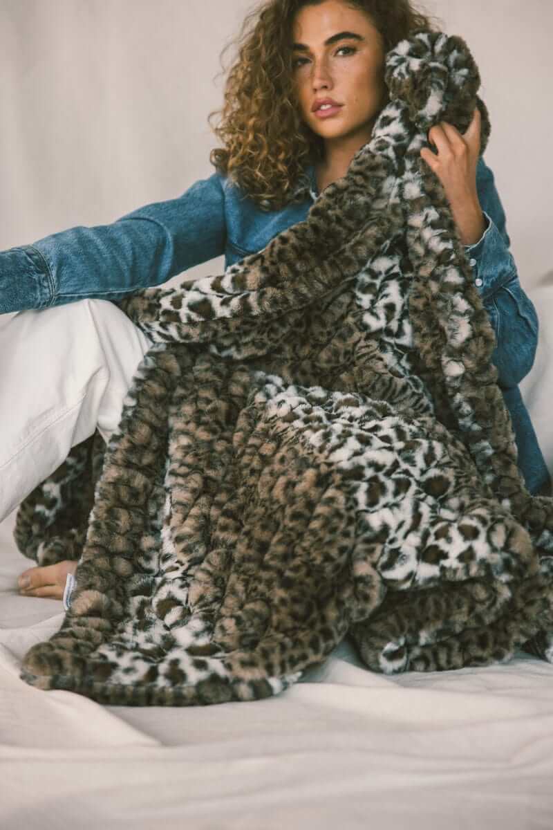 Hugs Leo Blanket - Image 2