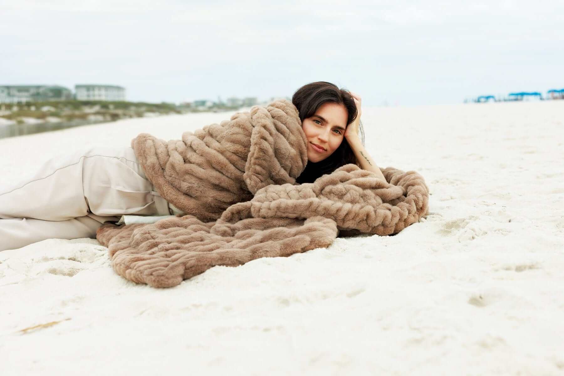Hugs Milk Chocolate Blanket - Image 9