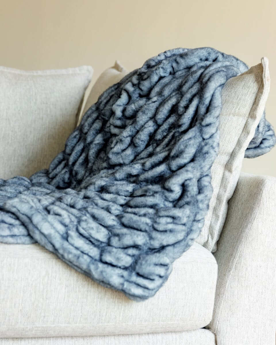 Hugs Sapphire Blanket - Image 2