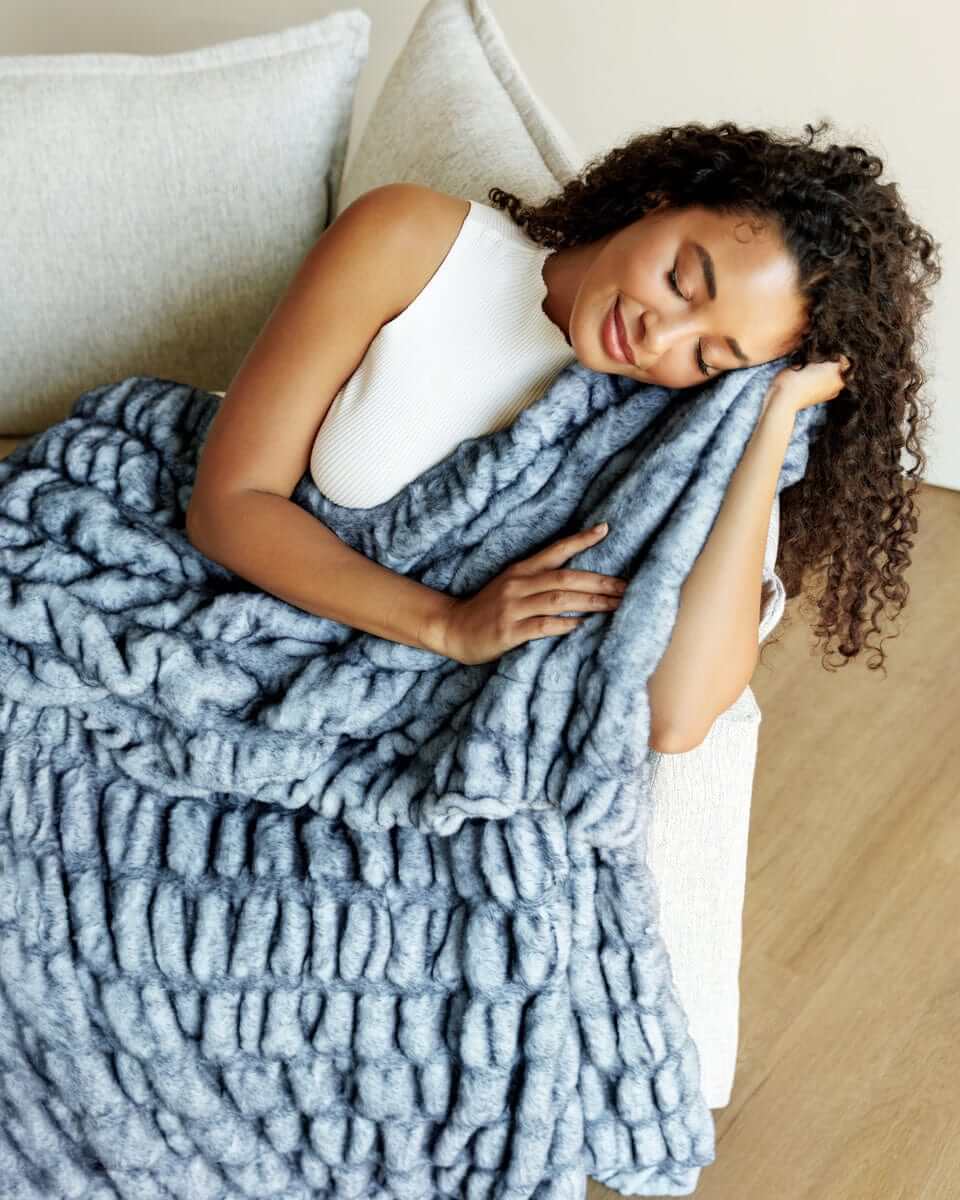 Hugs Sapphire Blanket - Image 4