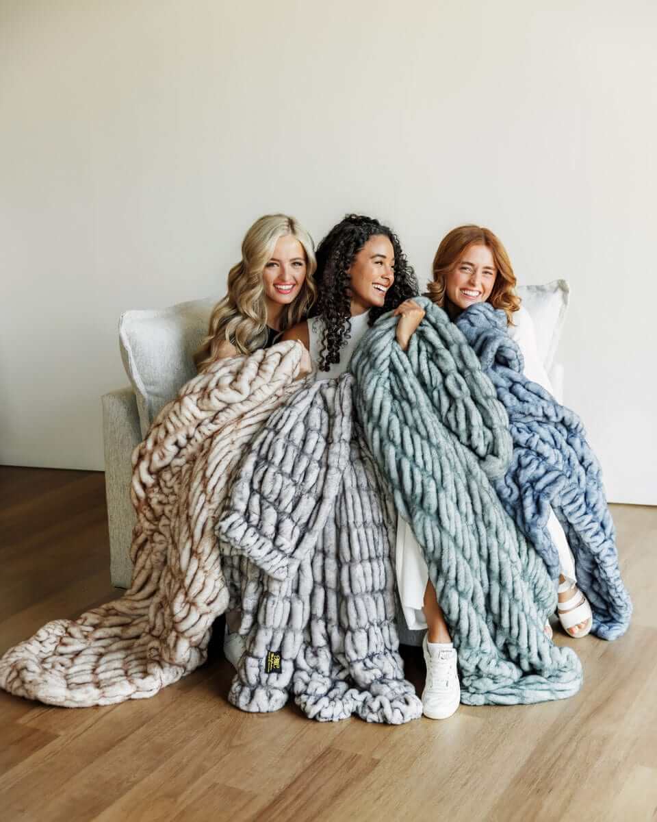 Hugs Sapphire Blanket - Image 5