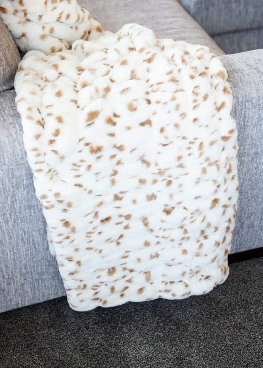 Hugs Spotted Fawn Blanket - Image 4
