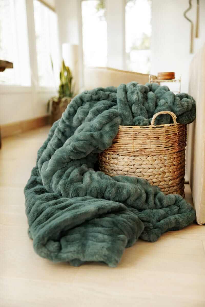 Hugs Spruce Blanket - Image 3