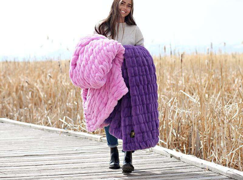 Hugs Taffy Pink Blanket - Image 5